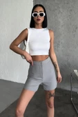 Zarif Ve Şıklığı Bir Arada Sunan Yüksek Bel Krep Esnek Çimalı Çizgili Şort Gri thumbnail 2