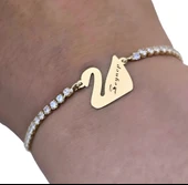 14 Ayar Altın Plakalı İsme Özel Kuğu Kuşu Motifli Altın Renkli Zincirli Beyaz Taş Desenli Hediye Bileklik-601 thumbnail 3