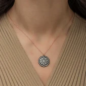 Gümüş Çiçek Desenli Elmas Montür Kolye thumbnail 2