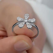 Gümüş Zirkon Taşlı Çiçek Kadın Yüzük thumbnail 1