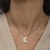 Gümüş Rodyum Papatya Seviyor Sevmiyor Bayan Kolye thumbnail 4
