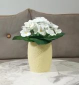 2 ADET VAZO DAHİL,VAZODA ÇİÇEK,BEYAZ YAPAY ÇİÇEK,VAZO SARI PETEK DESENLİ POLİRESİN 8x8x15cm - 2