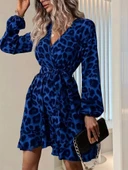 Kadın Uzun Kollu Kruvaze Yaka Belden Kuşaklı çapraz Kesim Detaylı Leopar Modal Mini Elbise thumbnail 1