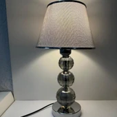 Mooncher Cam Gövdeli Krom Metal Abajur Gümüş Şeritli Gri Kumaş Başlık Gece Lambası thumbnail 3