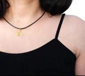 14 Ayar Altın Plakalı Harfe Özel Siyah Bağlıklı Araba Figürlü Hediyelik Kolye-630 thumbnail 2