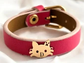 14 Ayar Altın Plakalı Harfe Özel Doğal Pembe Derili Kedi Figürlü Hediye Bileklik-634 thumbnail 1