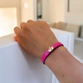 14 Ayar Altın Plakalı Harfe Özel Doğal Pembe Derili Taç Figürlü Hediye Bileklik-642 thumbnail 2