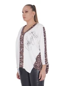 Kadın Büyük Beden Beyaz Asimetrik Leopar Detaylı Uzun Kol Bluz thumbnail 2