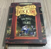 ŞİPŞAK HAYALLER DÜKKANI Bir Bavul Yıldız - CİLTLİ - (Sahafiye Kitap) - 1