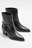 Elle Siyah Deri Kadın Klasik Bot thumbnail 2