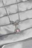 pilelistore 316L Çelik Gümüş Renk Fiyonk Detay Pembe Zirkon Taşlı Tektaş Kolye - TJ-BKO8923 - 1