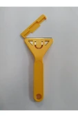 kırmızı Cam ve Buz Kazıma Metal Uçlu Plastik Sap, Dayanıklı ve Pratik Kullanım - 2