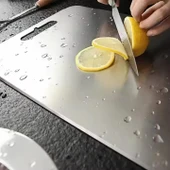 Paslanmaz Çelik 304 Kalite Antibakteriyel Kesme Tahtası Kaymaz Tabanlı 37x29 CM thumbnail 7