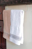 Beyaz Renk Polikarbon Havlu Askısı, Dayanıklı ve Şık Tasarımıyla Banyo Dekorunuza Değer Katar thumbnail 5