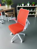 Katlanır Kollu Çalışma Sandalyesi MONTAJLI Ofis ve Bilgisayar Koltuğu Beyaz Kol Turuncu Kumaş - 3