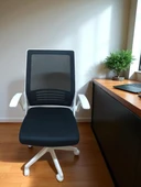 Yağmur Ofis Katlanır Kollu Çalışma Sandalyesi MONTAJLI Ofis ve Bilgisayar Koltuğu Beyaz Kol Siyah Kumaş - 1