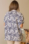 KATLAMALI KOL DESENLİ EKRU İNDİGO KADIN GÖMLEK  29751-2Y5 - 4