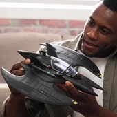 DC Comics 85. Yıl Batwing ve Aksiyon Figür Seti thumbnail 2