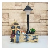 Taş Duvar Üstünde Oturan Sevgili Çift Işıklı Biblo thumbnail 2