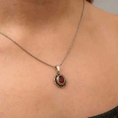 Gümüş Kırmızı Taşlı Çiçek Model Kadın Kolye thumbnail 3