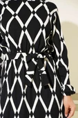 Asimetrik Desenli Kuşaklı Elbise Siyah thumbnail 4