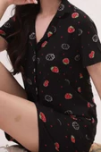Desenli Gömlek Yaka Şortlu Pijama Takımı Siyah Kırmızı thumbnail 2