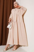 Hakim Yaka Yarım Düğmeli Patlı Elbise Bej thumbnail 1