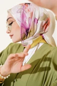 Ebruli Çiçek Desenli Eşarp Yağ Yeşili thumbnail 1