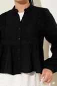 Dantel Detaylı Kısa Bluz Siyah thumbnail 4