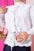 Bebe Yaka Nakışlı Bağlamalı Bluz Beyaz thumbnail 4