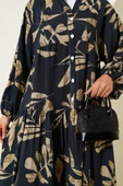 Geniş Yaprak Desenli Yarım Düğmeli Elbise Siyah thumbnail 4