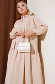 Hakim Yaka Yarım Düğmeli Patlı Elbise Bej thumbnail 2