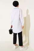 Gizli Düğmeli Yakası Nakışlı Gömlek Beyaz thumbnail 3