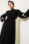 Kolları Nakışlı Kuşaklı Elbise Siyah thumbnail 2
