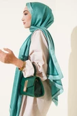 Monogram Desen Şerit Geçişli Şal Yeşil thumbnail 3