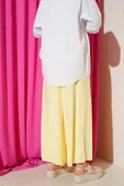 Yandan Cepli Salaş Tensel Pantolon Sarı thumbnail 3