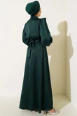 Önü Fırfır Detaylı Saten Abiye Elbise Zümrüt thumbnail 3