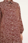 Desenli Tahta Düğmeli Uzun Gömlek Kahve thumbnail 4