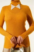 Balıkçı Yaka Parmak Geçirmeli Triko Kazak Hardal thumbnail 4