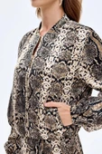 Quzu Yılan Desenli Kadın Ceket thumbnail 3