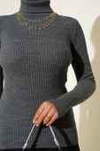 Balıkçı Yaka Parmak Geçirmeli Triko Kazak Füme thumbnail 4