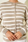 Çizgili Düğme Detaylı Kısa Triko Hırka Latte thumbnail 4