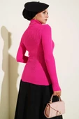 Balıkçı Yaka Parmak Geçirmeli Triko Kazak Fusya thumbnail 3