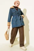 Kürklü Kuşak Detaylı Kot Ceket Mavi thumbnail 2