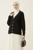 Saç Örgülü Düğmeli Triko Hırka Siyah thumbnail 1