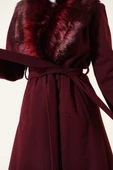 Yaka Kürklü Kuşaklı Uzun Kaban Bordo thumbnail 4