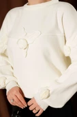 Çiçek İşlemeli Triko Kazak Ekru thumbnail 4