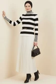 Çizgili Balıkçı Yaka Detaylı Triko Kazak Siyah thumbnail 2