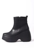 Kadın Celsi Siyah Yandan Fermuarlı 9 cm Yüksek Dolgu Topuklu Mevsimlik Kadın Kısa Bot Bootie - 5