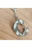 "C" HARFİ - Kıyı Esintisi Harf Anahtarlık (A–Z) – Gerçek Deniz Kabuğu, Kum ve Şeffaf Epoksi– El Yap thumbnail 1